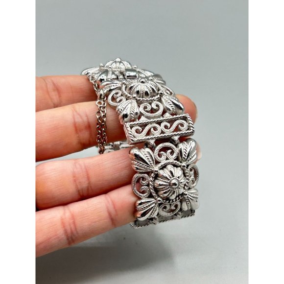 Vintage Signed Trifari Wide Silver Tone Bracelet Ornate Wide Panels Filigree - Picture 5 of 9